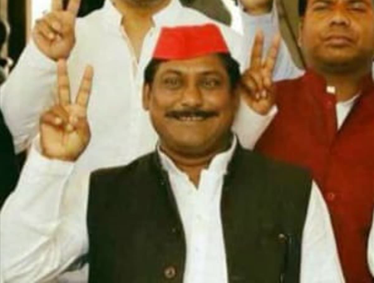 Varanasi News: वाराणसी में दिखा खाकी का मानवीय चेहरा, पुलिस ने 12 वर्षीय मासूम को उसके मामा से मिलाया