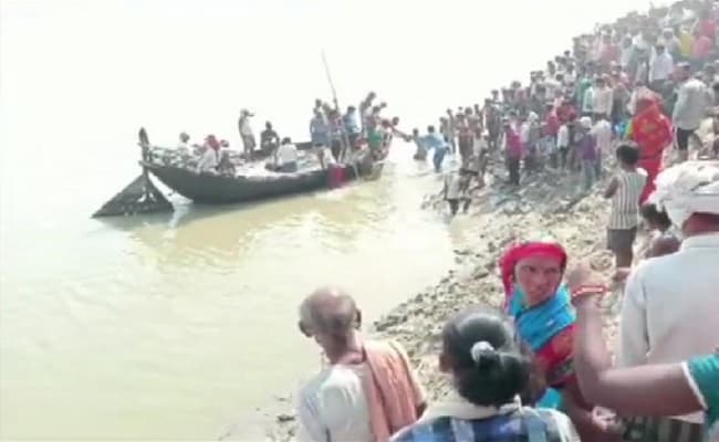 भागलपुर में 100 से अधिक किसानों व मजदूरों से भरी नाव गंगा में डूबी, 5 शव बरामद, तलाश जारी...