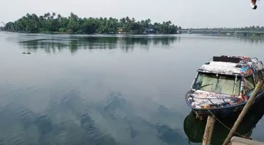 केवल एक छात्रा के लिए केरल सरकार ने चलायी 70 सीटों वाली नाव