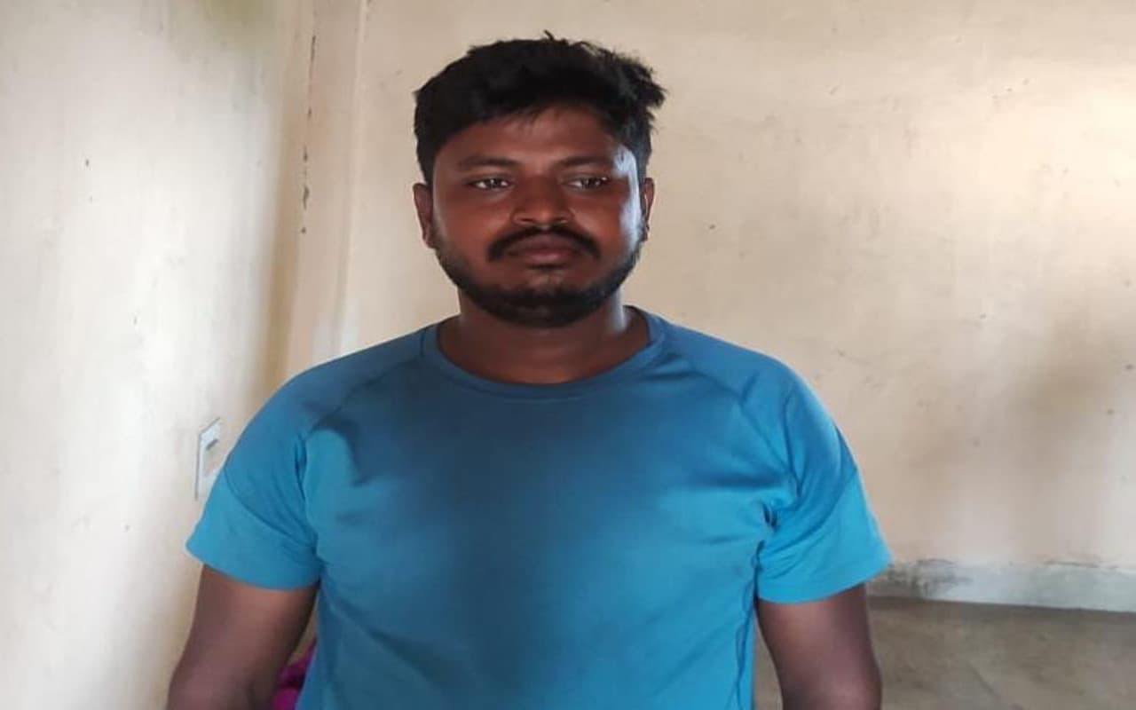झारखंड : रामगढ़ के पतरातू में पुलिस पर गोली चलाने के आरोपी बॉबी साव लोहरदगा से गिरफ्तार, अन्य की तलाश जारी झारखंड : रामगढ़ के पतरातू में पुलिस पर गोली चलाने के आरोपी बॉबी साव लोहरदगा से गिरफ्तार, अन्य की तलाश जारी