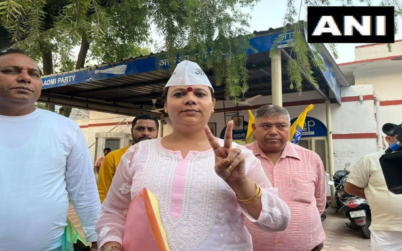 MCD Election Results : पहली ट्रांसजेंडर सदस्य बनीं बाॅबी किन्नर, सुल्तानपुरी ए सीट से दर्ज की जीत