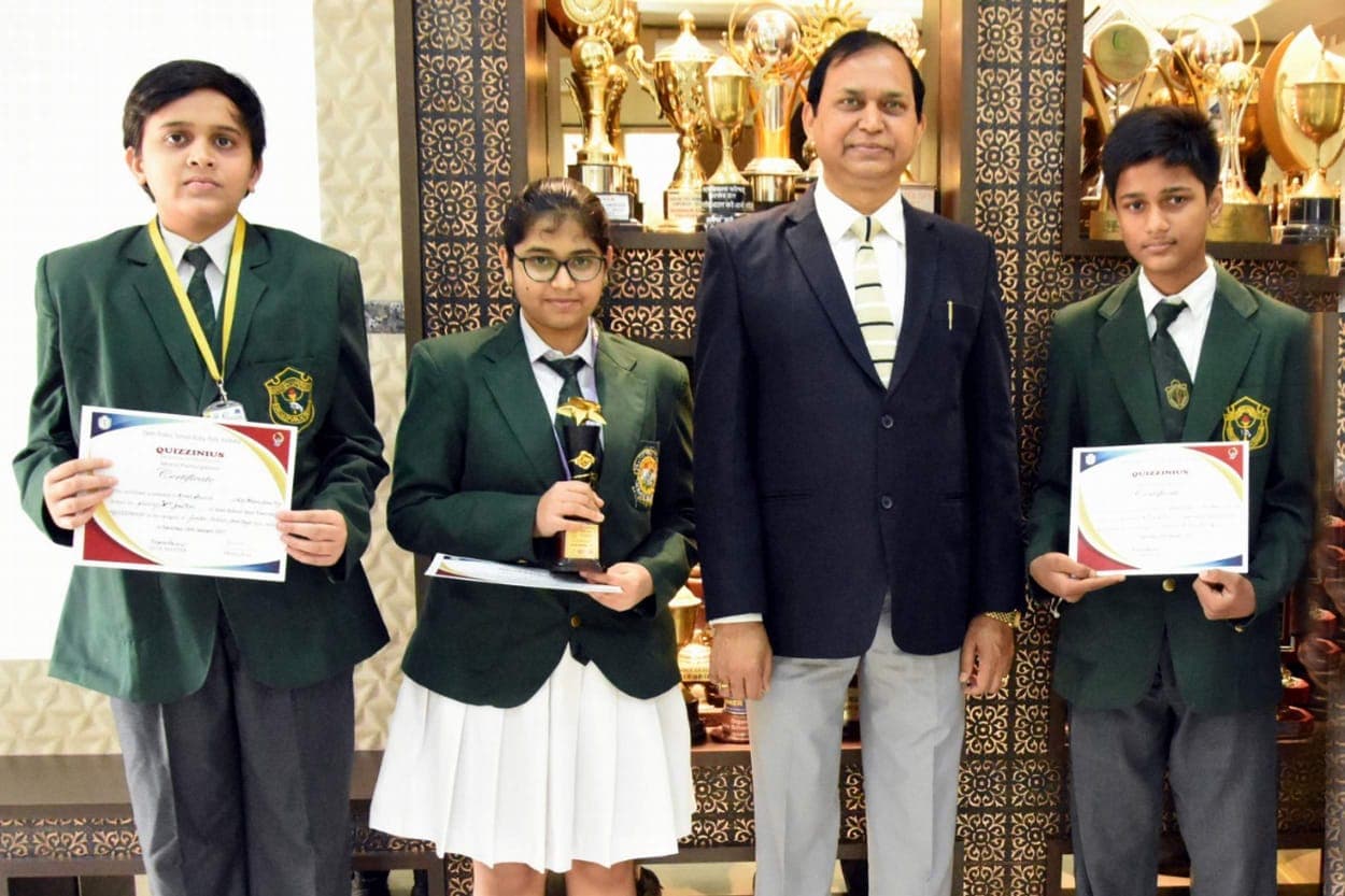 Jharkhand News : राष्ट्रीय क्विज प्रतियोगिता Quizinius-2021 में डीपीएस बोकारो के विद्यार्थियों ने दिखायी प्रतिभा, मिली ये ट्रॉफी