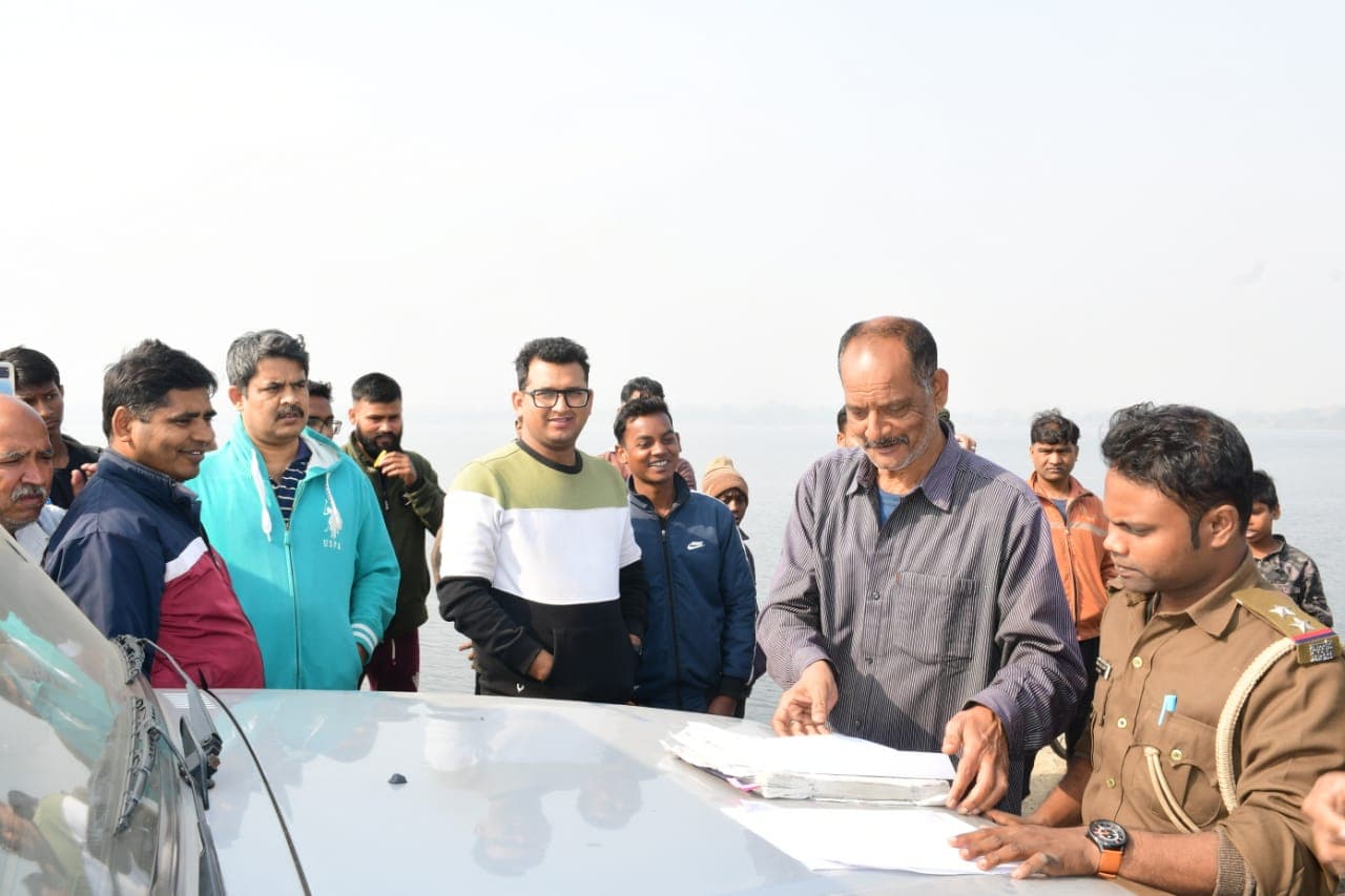 झारखंड : बच्चों को तालाब में फेंकने के बाद मां ने भी लगा दी छलांग, तीन की मौत