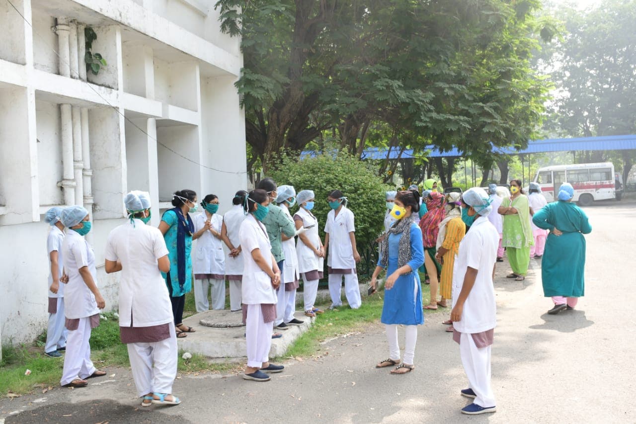 Sarkari Naukri 2020 : बिहार में स्टाफ ग्रेड ए नर्सों की 9160 रिक्तियां, पर इस चूक के कारण लगभग पांच हजार का ही निकल सकता है रिजल्ट...