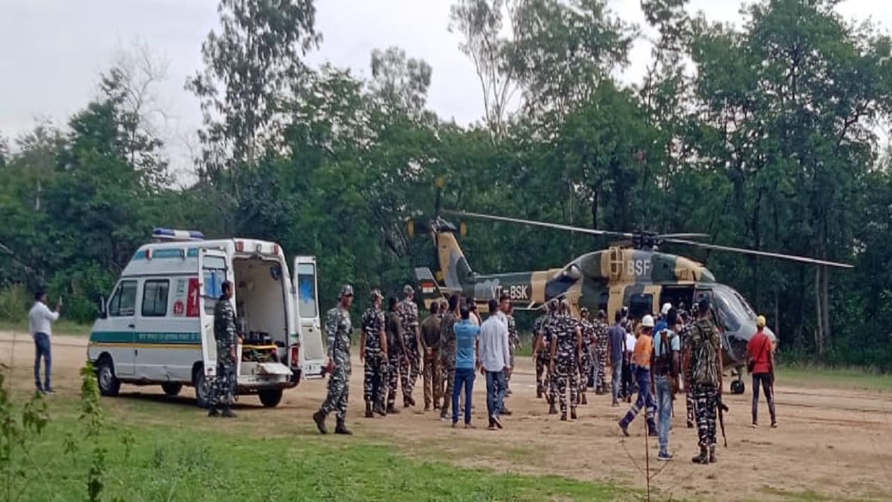 Jharkhand News: नक्सलियों के खिलाफ सर्च ऑपरेशन, रेलवे ट्रैक चेक करने के दौरान CRPF जवान घायल, रांची रेफर