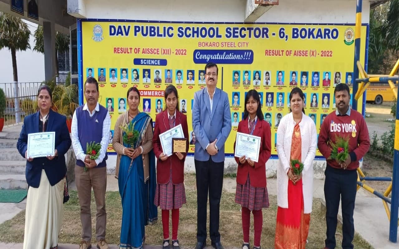 Bokaro: 'हैंडपंप का पानी पीने योग्य नहीं' प्रोजेक्ट को मिला एक्सीलेंट अवार्ड, DAV की दो छात्राएं सम्मानित