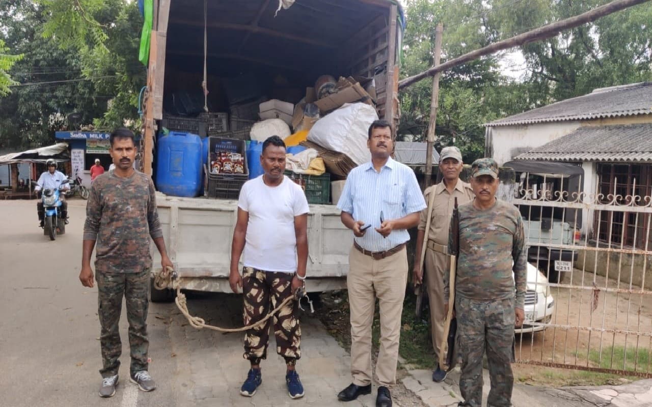 बोकारो में उत्पाद विभाग ने बड़ी कार्रवाई करते हुए जब्त किए 750 पेटी अवैध विदेशी शराब, मास्टर माइंड फरार