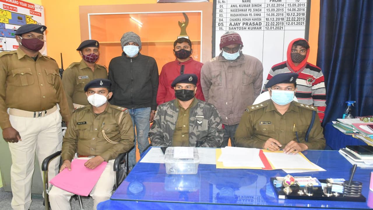 पिस्टल लहरा कर युवक की पिटाई मामले में बोकारो पुलिस ने पिता-पुत्र समेत 4 लोगों को किया गिरफ्तार