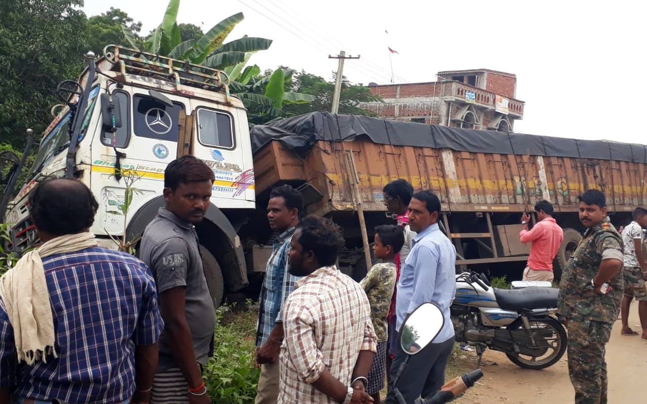 Jharkhand News: बोकारो के पिंड्राजोरा में तेज रफ्तार ट्रेलर ने बाइक को रौंदा, एक की मौत