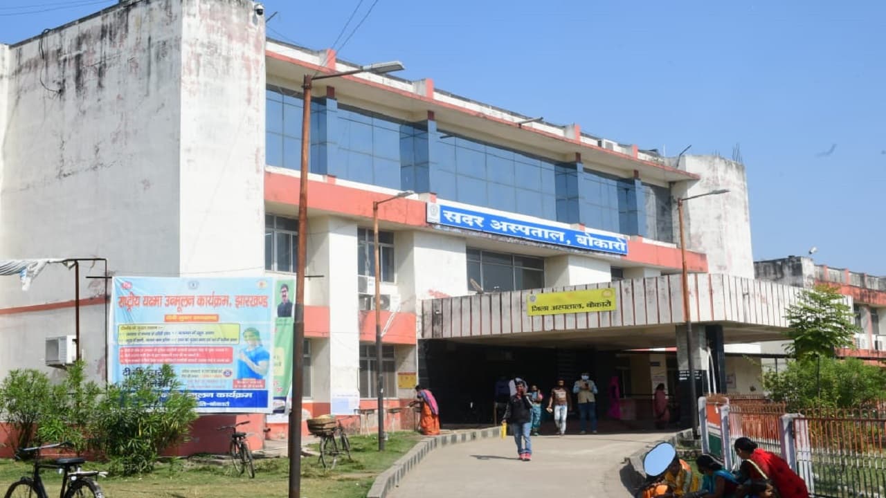 Jharkhand News: पुलिस हिरासत में इलाजरत एक युवक ने बोकारो सदर अस्पताल में तोड़ा दम, दूसरे की हालत नाजुक