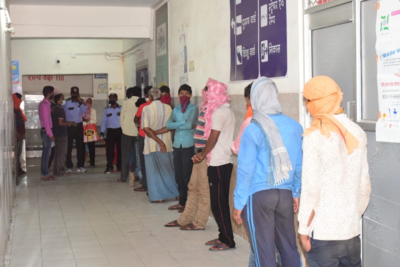 Coronavirus Outbreak: बंगाल के 17 मजदूरों की पुलिस ने रोककर करायी जांच, दो मजदूर संदिग्ध, आईसोलेशन में भेजा