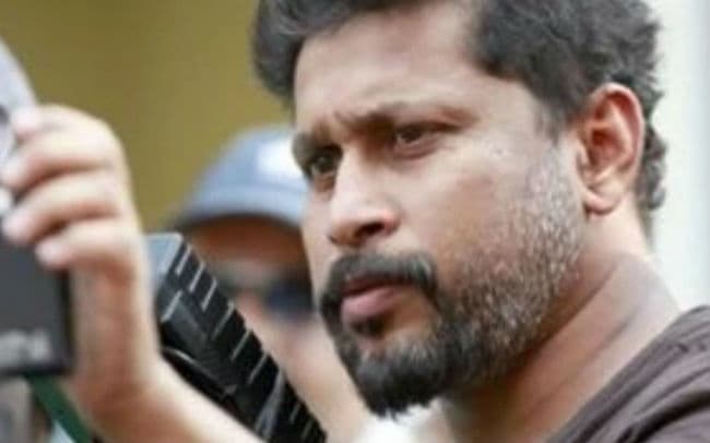 अम्फान चक्रवात का कहर देख आहत हुए शूजित सरकार, लिखा- उखड़े हुए पेड़ और तबाह हो चुके घर...