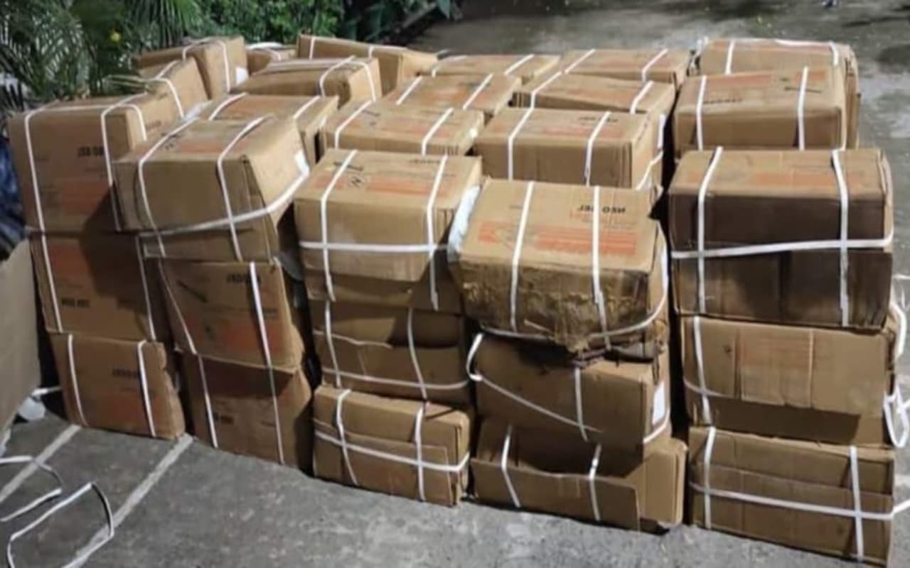 बीरभूम में नहीं थम रहा विस्फोटकों के मिलने का सिलसिला, 12 हजार जिलेटिन स्टिक के साथ बम बरामद