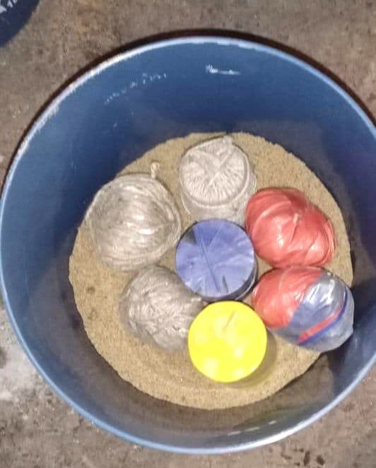 Bengal Election 2021: 5 जिलों में वोटिंग जारी, कोलकाता से बड़ी संख्या में बम बरामद, इलाके में दहशत