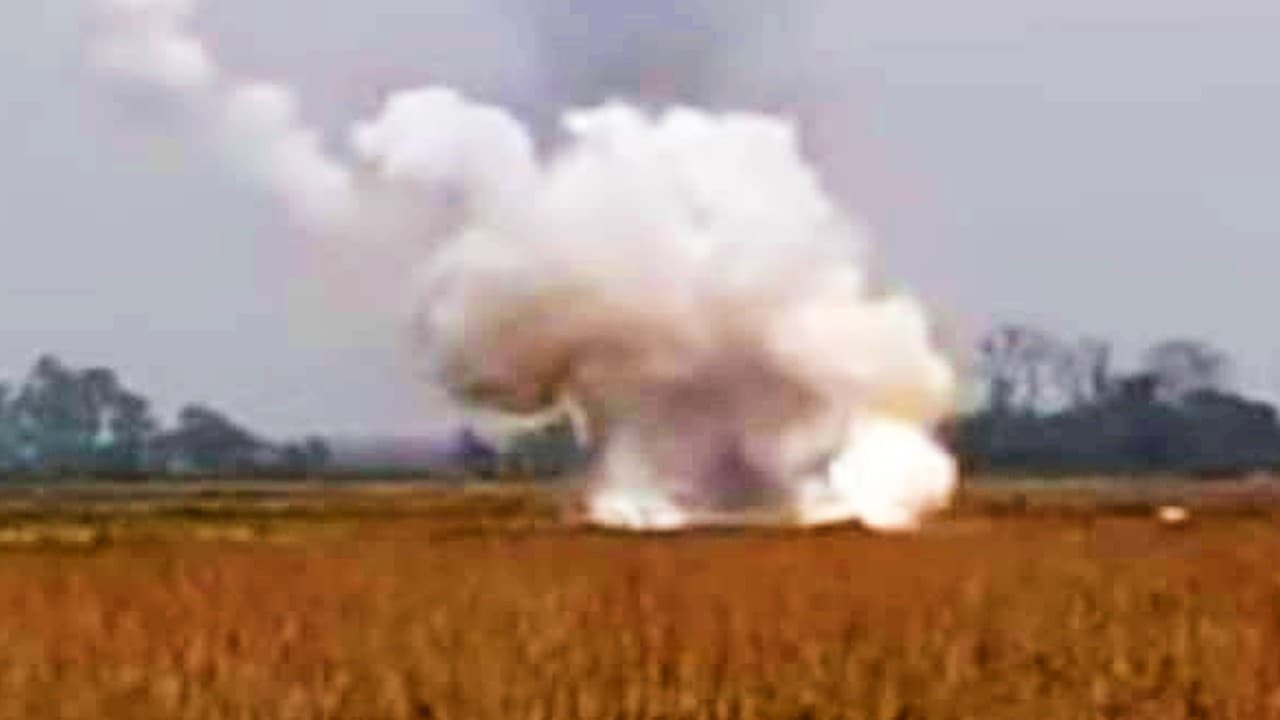 West Bengal News: बीरभूम के बागटुई गांव में फिर मिला बमों का जखीरा, दो ड्रम बम को निष्क्रिय किया गया