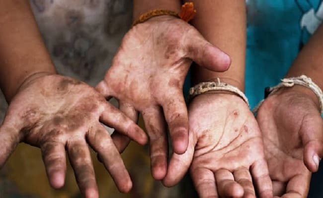 बंधुआ मजदूरी कराने के आरोप में 43 प्रतिष्ठानों के मालिकों के खिलाफ मुकदमे दर्ज