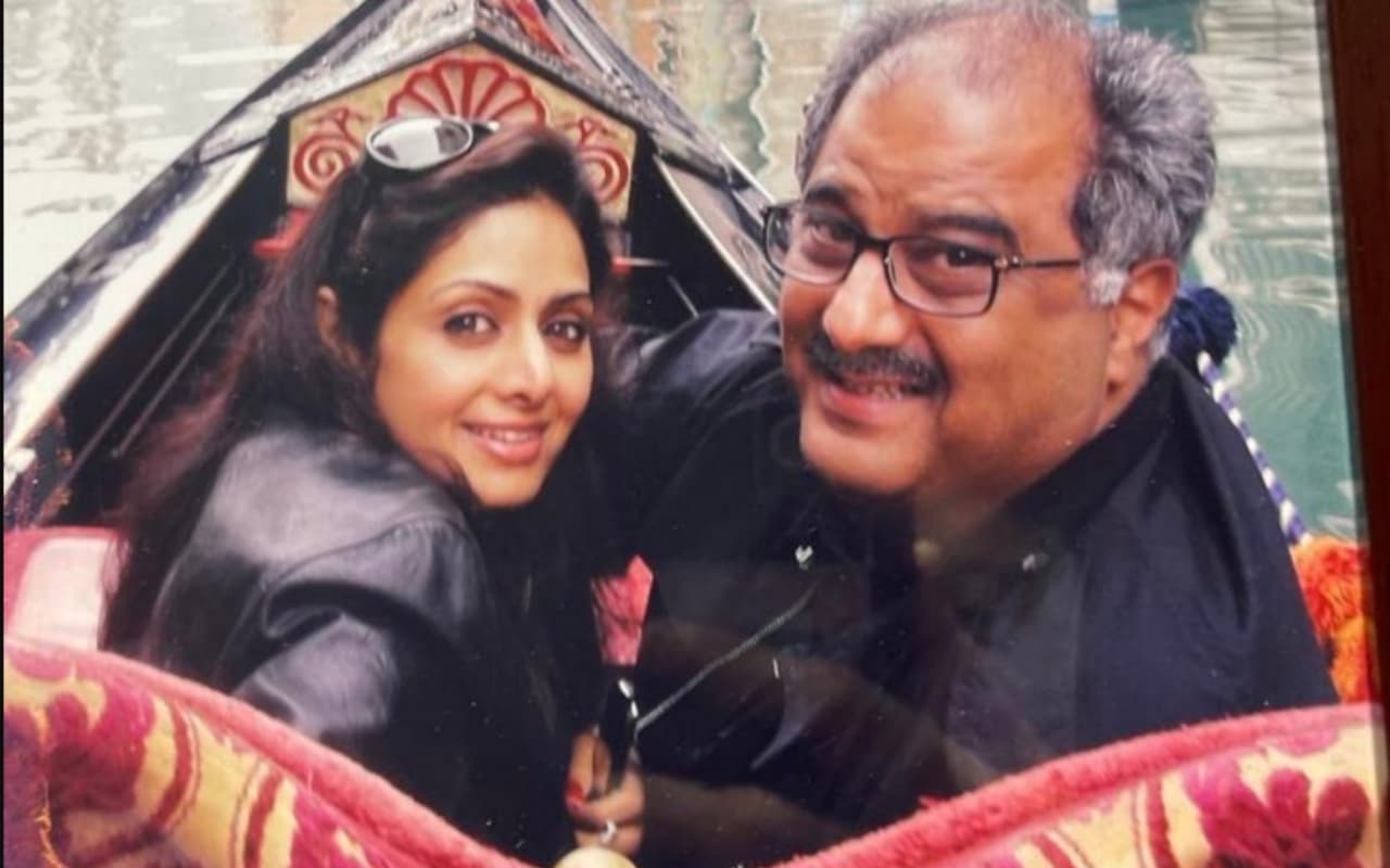 श्रीदेवी की पुण्यतिथि से एक दिन पहले बोनी कपूर ने शेयर की उनकी 'आखिरी तस्वीर', साथ दिखा पूरा परिवार
