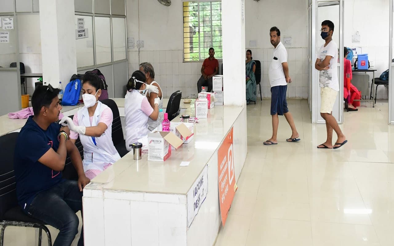 Jharkhand News : जागरूकता अभियान के बाद भी बोकारो में नौ फीसदी ने ही ली Booster Dose, पढ़िए क्या है वजह