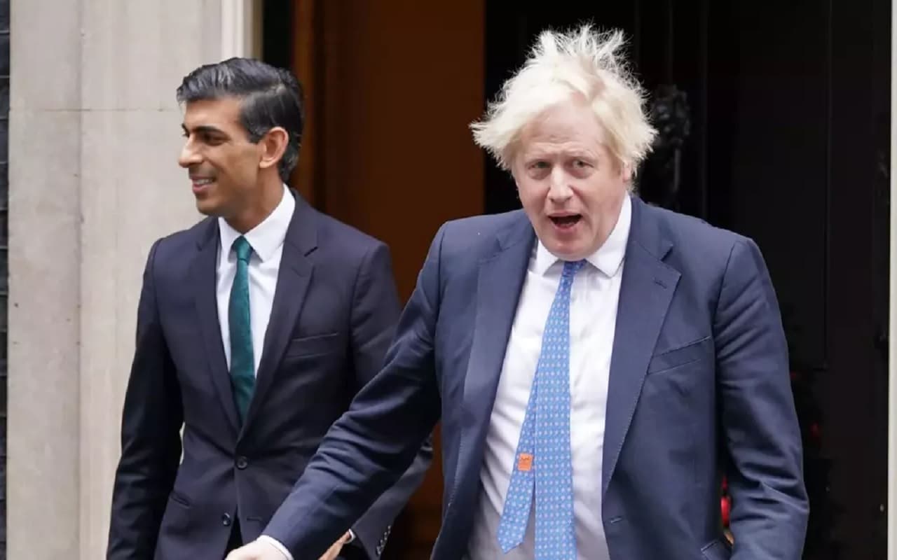 Britain Political Crisis: पीएम पद के उम्मीदवार नहीं होंगे जॉनसन! ऋषि सुनक पहुंचे कुर्सी के बेहद करीब