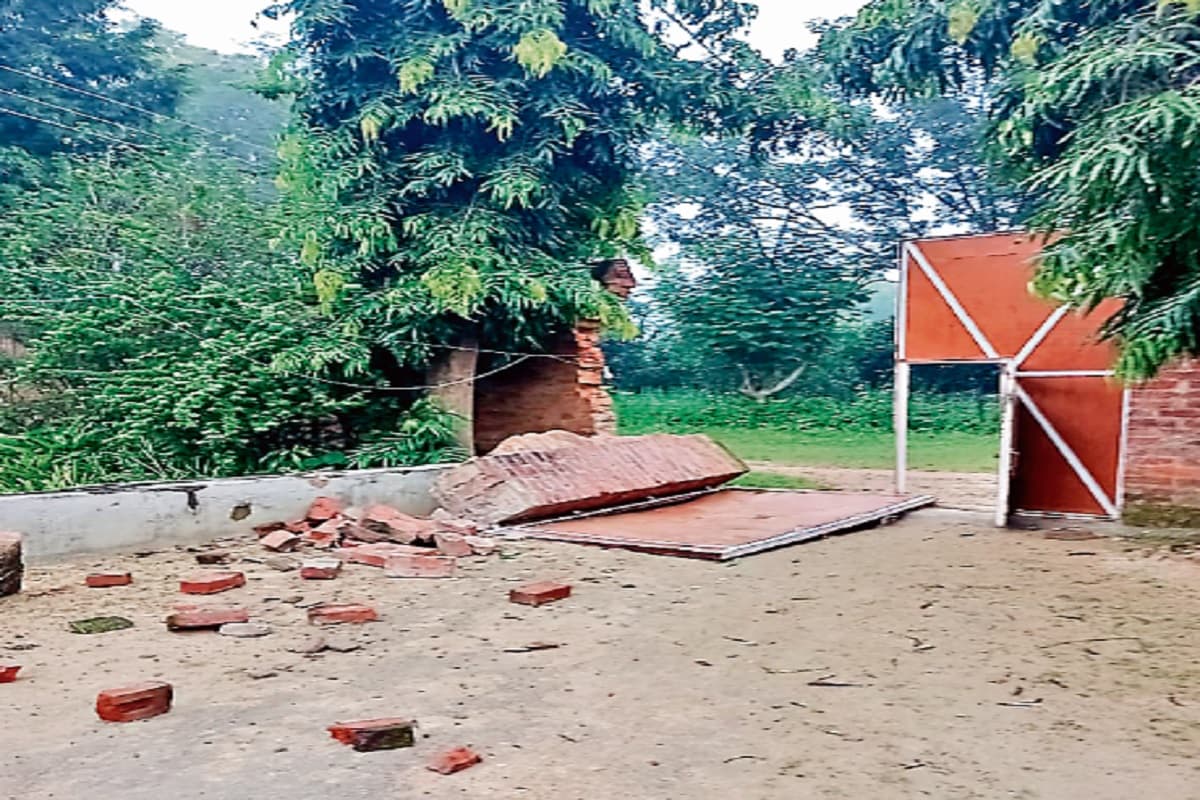 रांची के इस प्रखंड में हाथी ने मचाया उत्पात, पुरोहित निवास, स्कूल और सिस्टर्स आवास को किया क्षतिग्रस्त