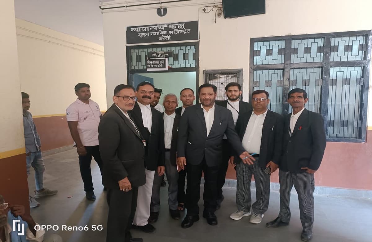 बरेली: पूर्व सांसद प्रवीण सिंह ऐरन को 17 साल पुराने मामले में मिली क्लीन चिट, पुलिस नहीं पेश कर पायी साक्ष्य