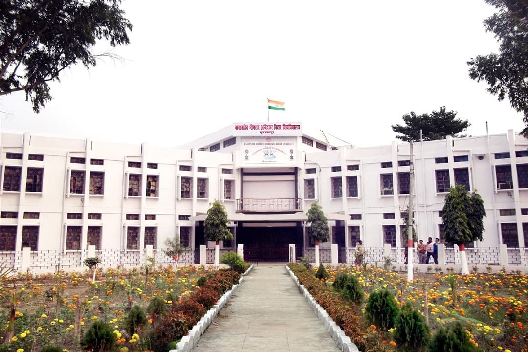 मुजफ्फरपुर के इस कॉलेज में वसूली जा रही मनमानी फीस , 650 की जगह लिए जा रहे चार हजार से जयादा रुपये