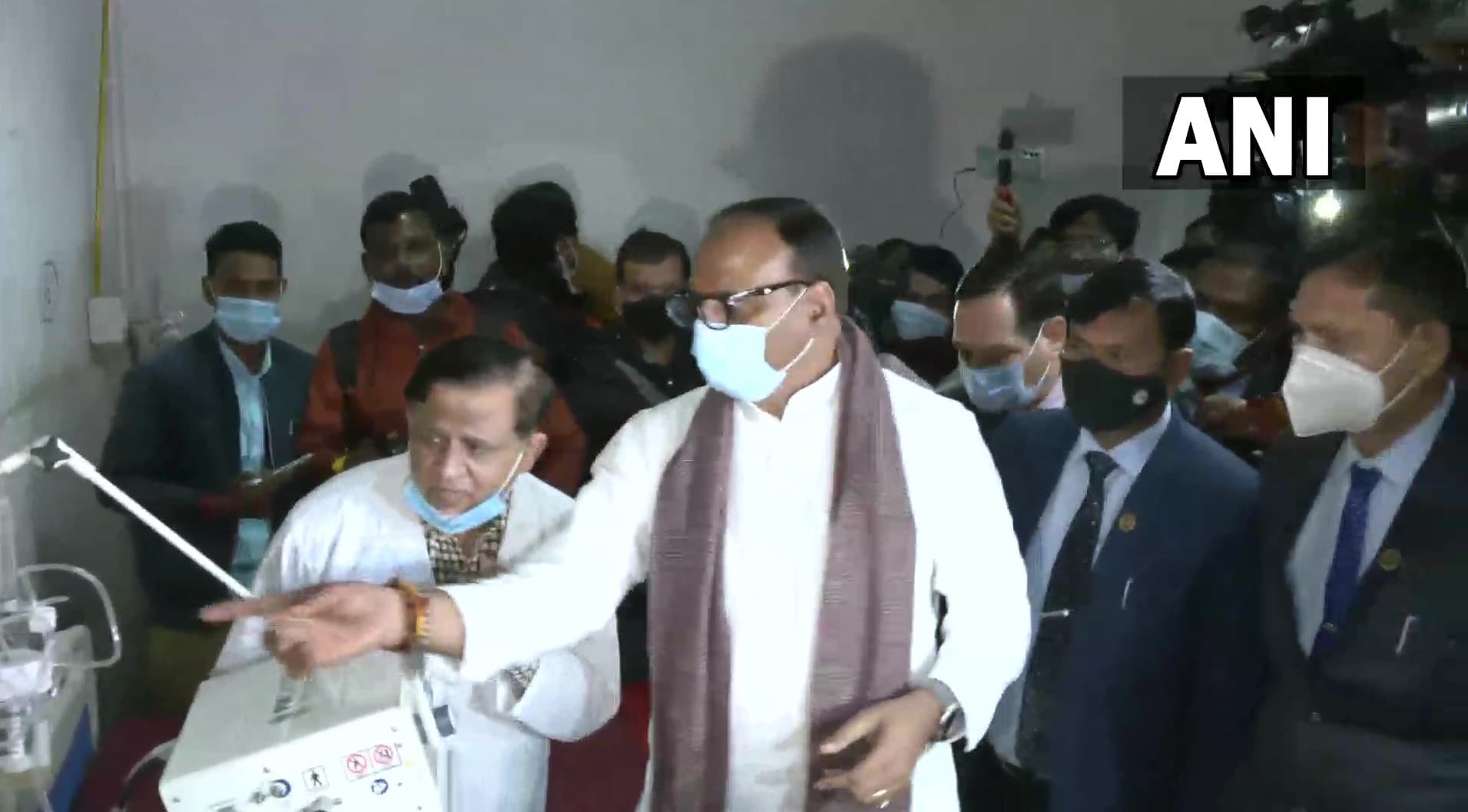 कोरोना से निपटने के लिए कितना तैयार है UP, सभी अस्पतालों में चल रहा मॉक ड्रिल, डिप्टी CM ने लिया जायजा