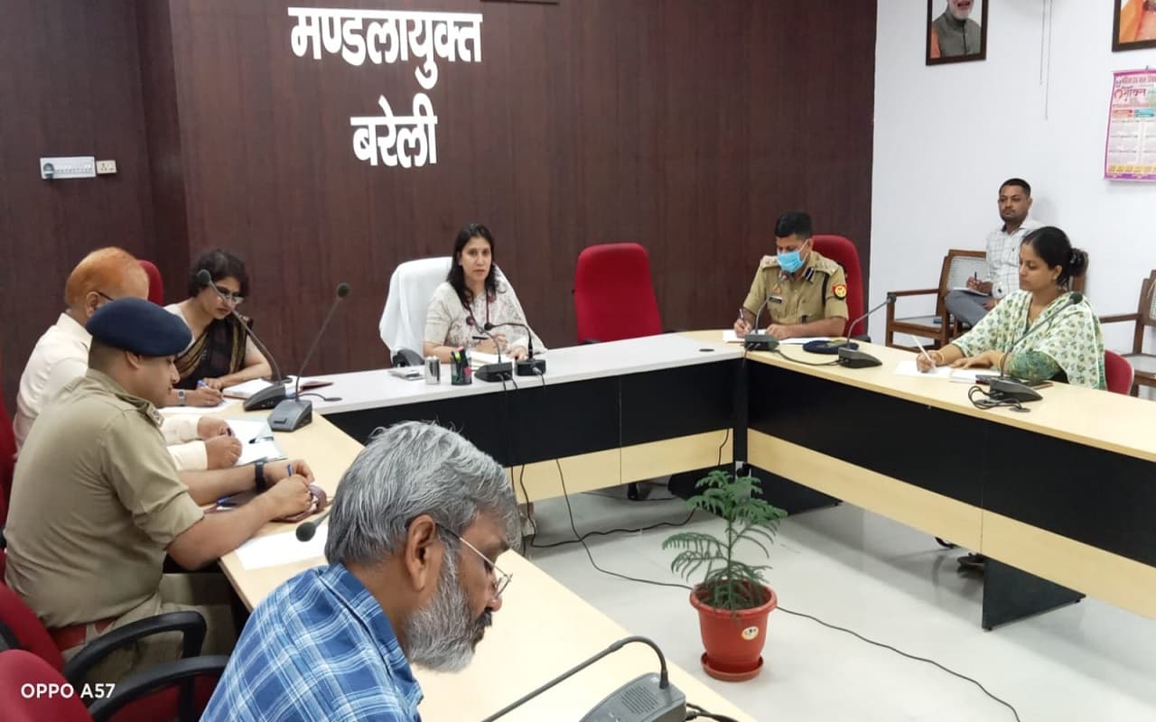 बरेली में कांवड़ियों की सुरक्षा को लेकर हाई अलर्ट, श्रद्धालुओं के मार्ग में गड्ढा मिलने पर दर्ज होगी FIR