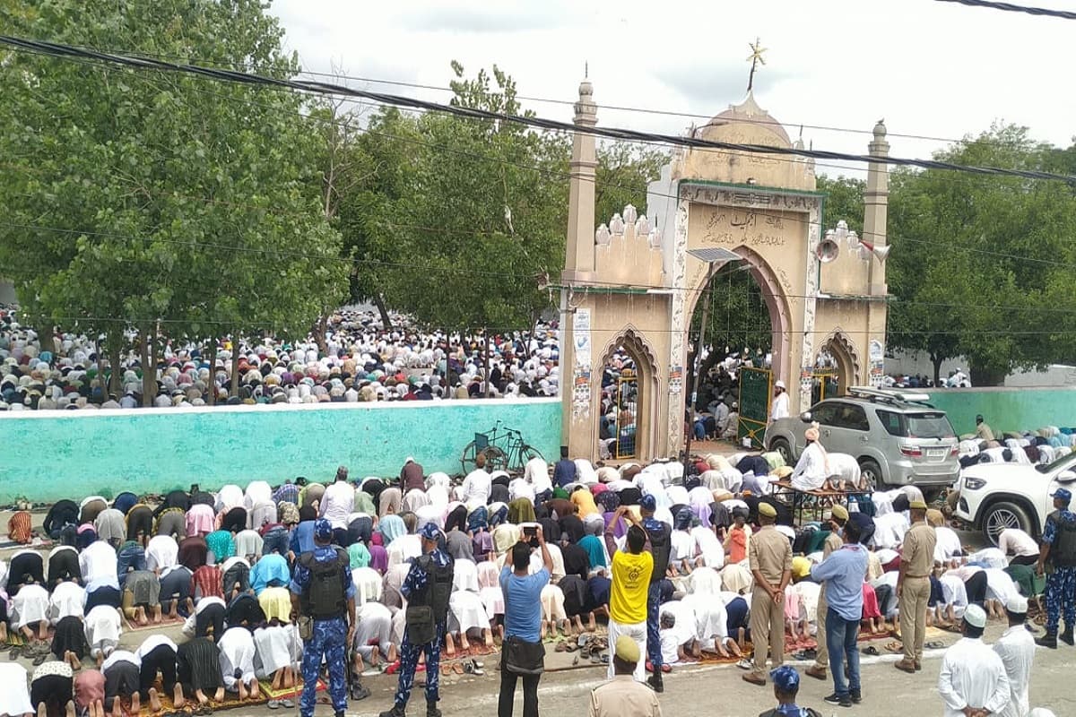बरेली: ईदगाह और मस्जिदों में अदा की गई ईद-उल-अजहा की नमाज, बड़ी संख्या में पुलिस बल रही तैनात