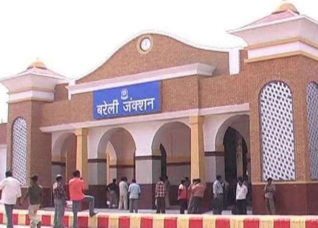 Bareilly: होली से पहले रिजर्वेशन को लेकर यात्री परेशान, रेलवे के इस कदम से पैसेंजर्स को मिलेगी बड़ी राहत Bareilly: होली से पहले रिजर्वेशन को लेकर यात्री परेशान, रेलवे के इस कदम से पैसेंजर्स को मिलेगी बड़ी राहत