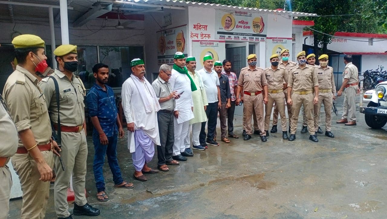 रेल रोको आंदोलन: बरेली में हिरासत में लिए गए किसान, थाने में BJP के खिलाफ लगाए नारे