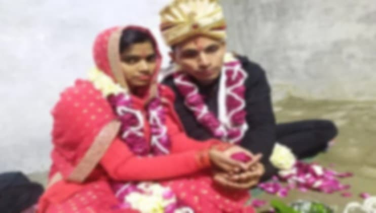 UP News: मोहब्बत में टूटी मजहब की दीवार, सबा बनी सीबा, प्रेमी अंकुर संग लिए सात फेरे, बोली–मुझे पूजा करना पसंद UP News: मोहब्बत में टूटी मजहब की दीवार, सबा बनी सीबा, प्रेमी अंकुर संग लिए सात फेरे, बोली–मुझे पूजा करना पसंद
