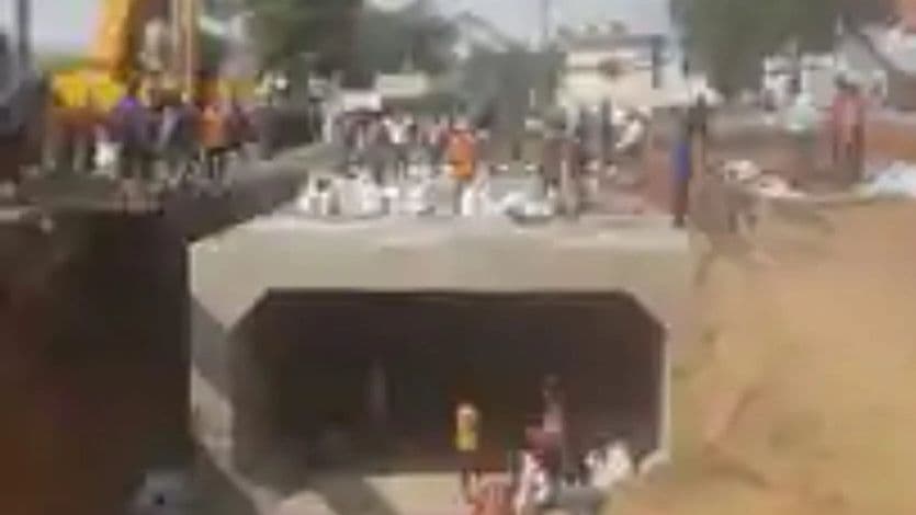 Bareilly News: कुदेशिया फाटक पर रेलवे ने अंडरपास का शुरू किया काम, छह घंटे का लिया ब्लॉक Bareilly News: कुदेशिया फाटक पर रेलवे ने अंडरपास का शुरू किया काम, छह घंटे का लिया ब्लॉक