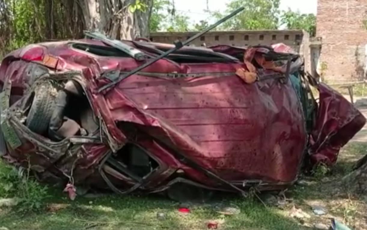 बहराइचः लखनऊ नेशनल हाईवे पर बड़ा सड़क हादसा, बाइक सवार को रौंदते हुए जायलो पेड़ से टकराई, 4 की मौत, कई घायल