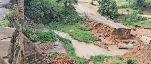 बाइपास सड़क में घटिया काम ध्वस्त पुल पांच दिन में बनाया