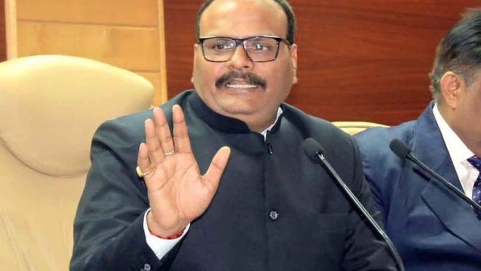 मंत्री ब्रजेश पाठक का अखिलेश पर हमला, कुछ नेता जनता को गुमराह कर रहे, जबकि उनके पिता वैक्सीनेशन करा चुके