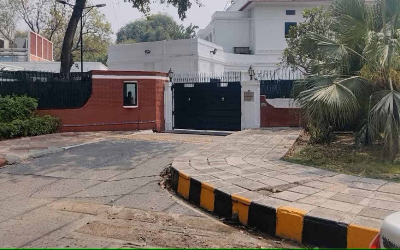 Delhi: ब्रिटिश उच्चायोग की घटाई गई सुरक्षा, तिरंगे के अपमान के बाद भारत ने उठाए सख्त कदम