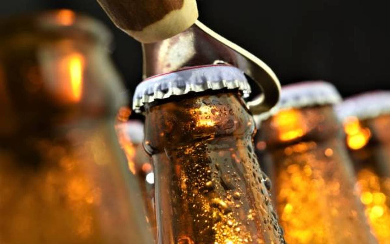 Bro Code Beer Fact:  ब्रो कोड को बीयर समझकर पीते हैं आप, तो जान लें क्या सही में है ये एक एल्कोहॉलिक ड्रिंक