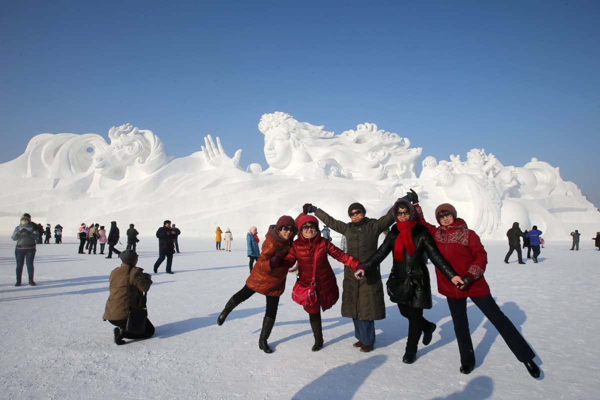 Winter Travel Tips: ठंड में ट्रैवल का बना रहे हैं प्लान तो अपने साथ इन चीजों को ले जाना न भूलें