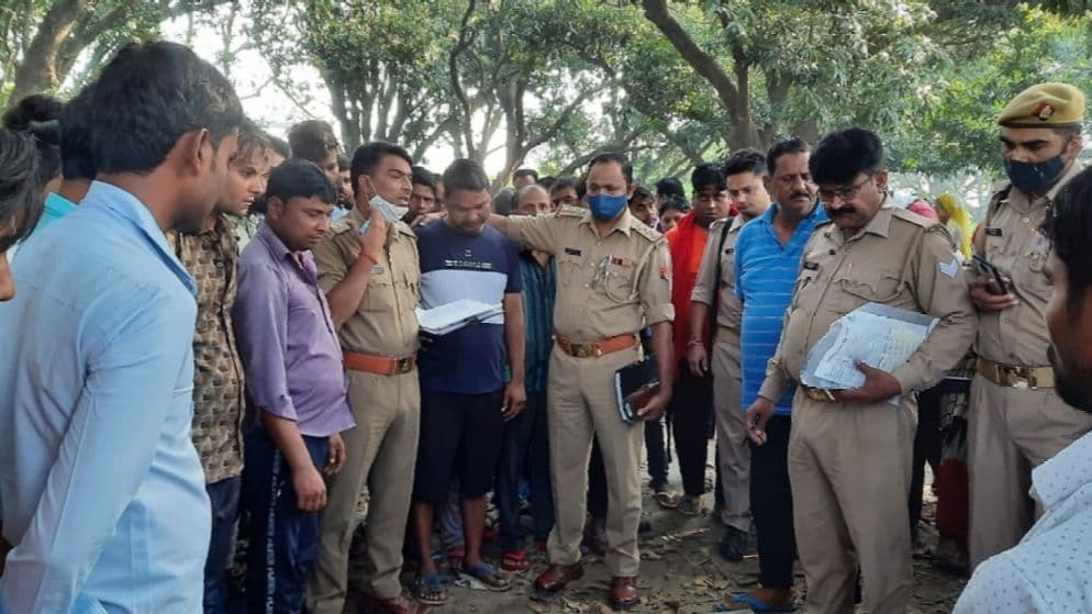 Bareilly News: बरेली के धौराटांडा में पेड़ पर लटका मिला भाजपा नेता के भाई का शव, रात से थे लापता Bareilly News: बरेली के धौराटांडा में पेड़ पर लटका मिला भाजपा नेता के भाई का शव, रात से थे लापता