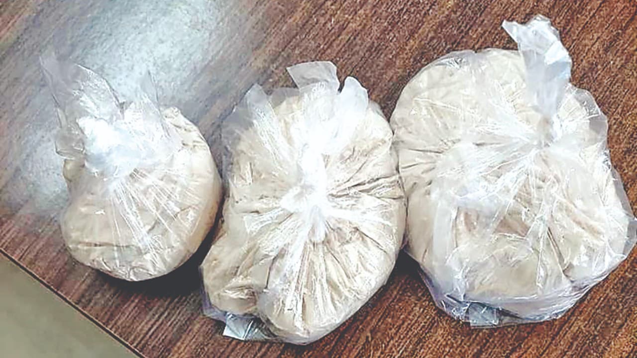 बीएसएफ ने बिहार के किशनगंज से 1.54 करोड़ के ब्राउन सुगर समेत महिला को पकड़ा