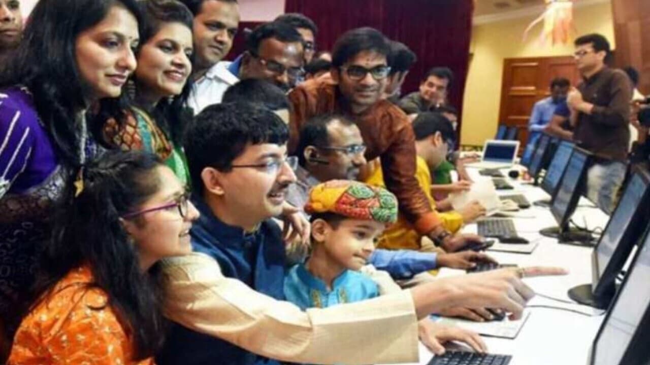 Diwali Muhurat Trading 2023: जानिए क्या होती है मुहूर्त ट्रेडिंग, निवेशक क्यों मानते हैं इसे बेहद शुभ?