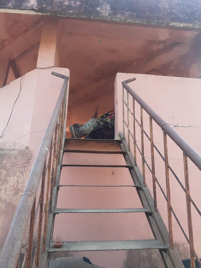 Police Suicide Breaking News : झारखंड में संतरी ने की अपने हथियार से गोली मार कर आत्महत्या, मई में होने वाली थी शादी