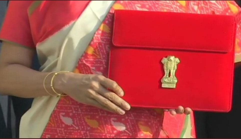 Budget 2021 in Hindi : 'इन्हें अब नहीं भरना होगा टैक्स,सोना-चांदी पर कस्टम ड्यूटी घटा', जानें बजट की खास बातें