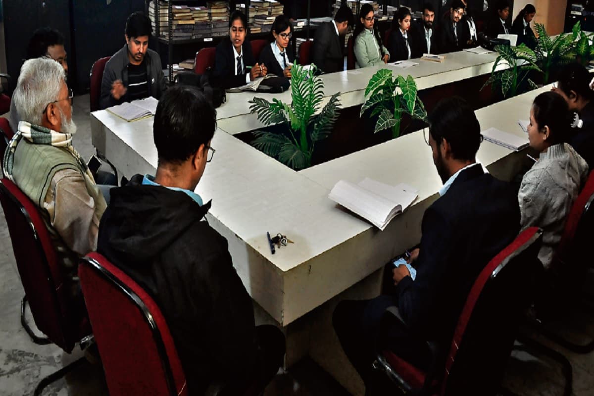 झारखंड के विद्यार्थियों को बजट से क्या है उम्मीद, प्रभात खबर के साथ बीतचीत में रखी अपनी राय