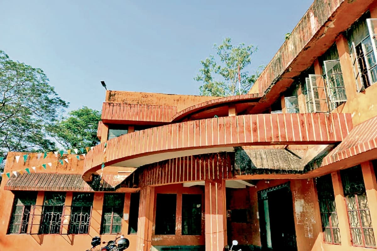 धनबाद भवन प्रमंडल में पांच माह से नहीं हैं कार्यपालक अभियंता, कर्मचारियों का वेतन भी लंबित