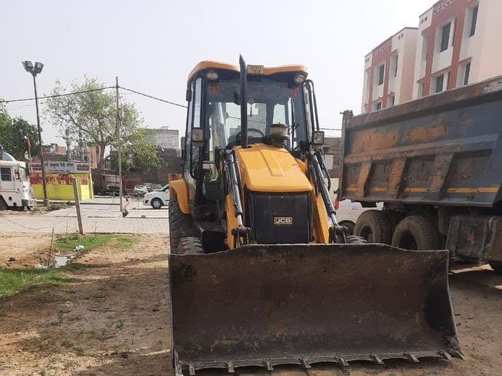 Agra News: चेकिंग में सीज किया गया बुलडोजर थाने से हो गया चोरी, पुलिस की धरपकड़ के बीच आरोपी फरार