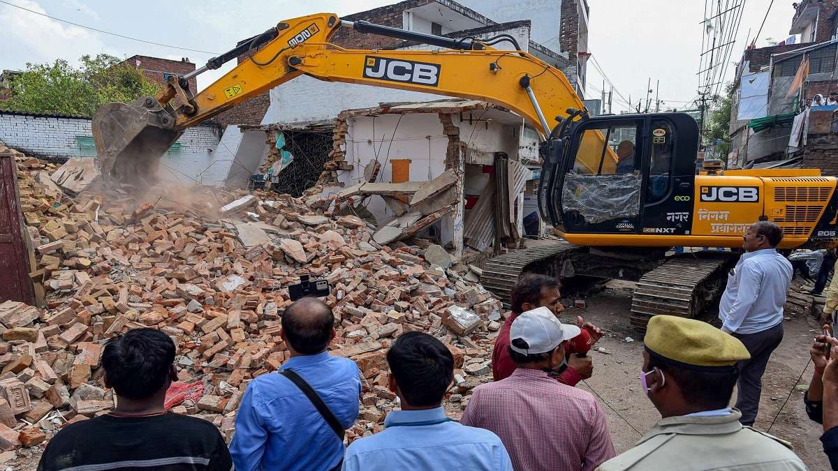 उमेश पाल हत्याकांड: गुड्डू मुस्लिम के घर पर आज बुलडोजर एक्शन, इतने लोगों का मिट्टी में मिल चुका है निर्माण...