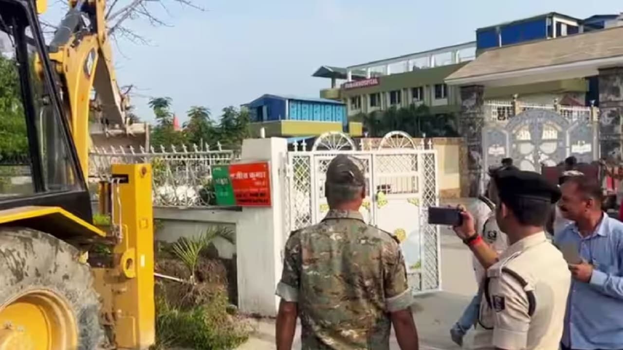 बिहार में भाजपा के विधायक से लेकर MLC तक के घर सरकार ने तोड़े, जानें कब-कब आफत बना बुल्डोजर बिहार में भाजपा के विधायक से लेकर MLC तक के घर सरकार ने तोड़े, जानें कब-कब आफत बना बुल्डोजर