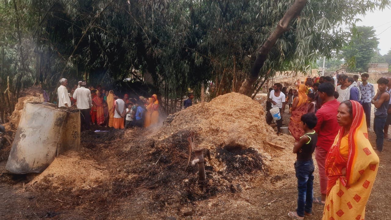 East Champran News : घर में लगी आग, जिंदा जले पति-पत्नी, घर के सदस्य दुलारचंद की स्थिति गंभीर